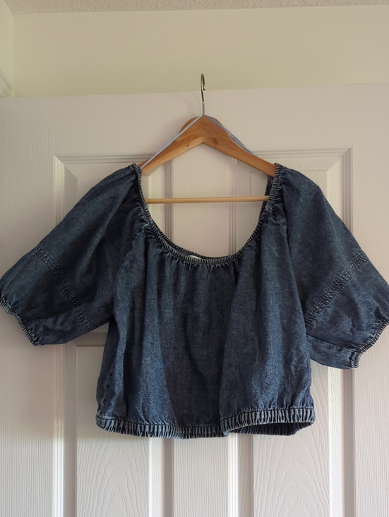 Reitmans Tops - Cropped Denim Peasant Top - Medium Wash